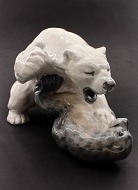 Polar bear with seal #1108