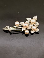 Brooch silver with genuine pearls