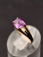 14 carat vintage gold ring with pink stone
