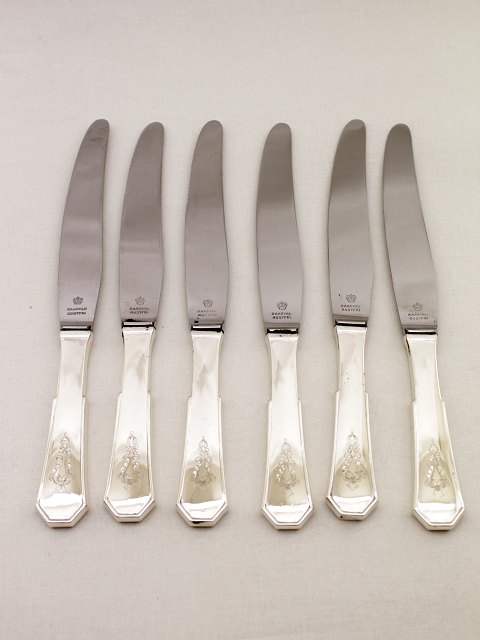 Hans Hansen silver No. 8 knives sold