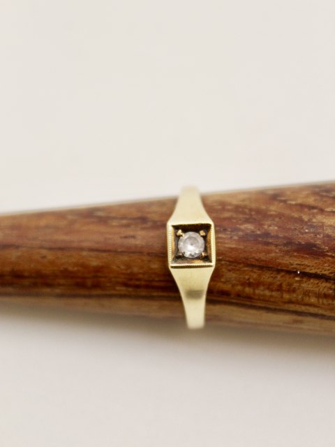 14ct gold ring with clear zircon sold