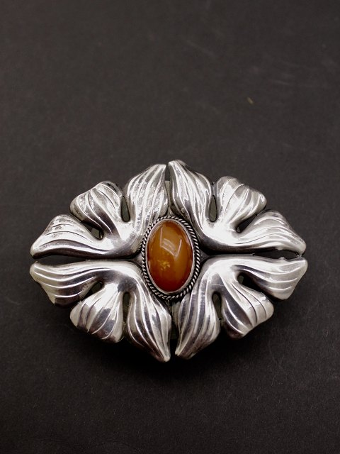Jugend buckle with amber