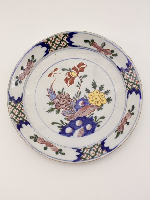 Faience dish D. 22.5 cm. 19th century