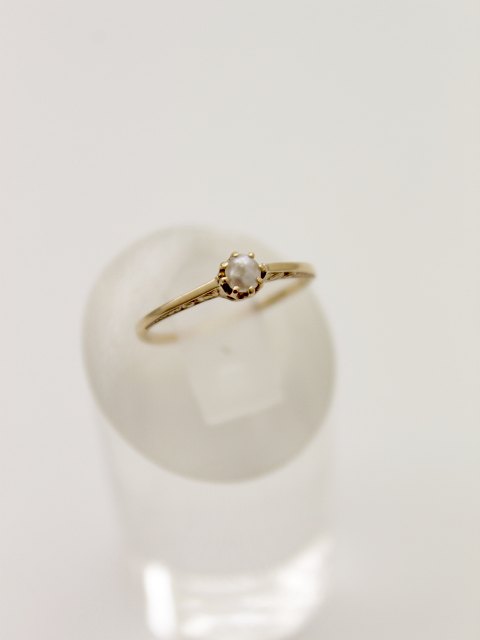 14 carat gold ring size 46 with mother of pearl