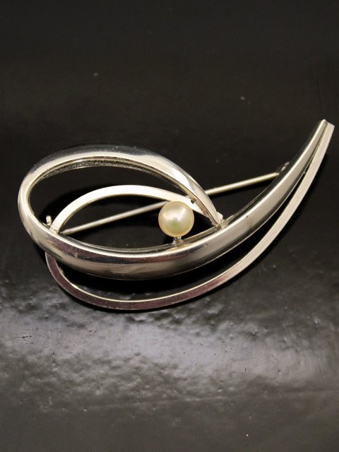 835 silver brooch with genuine pearl