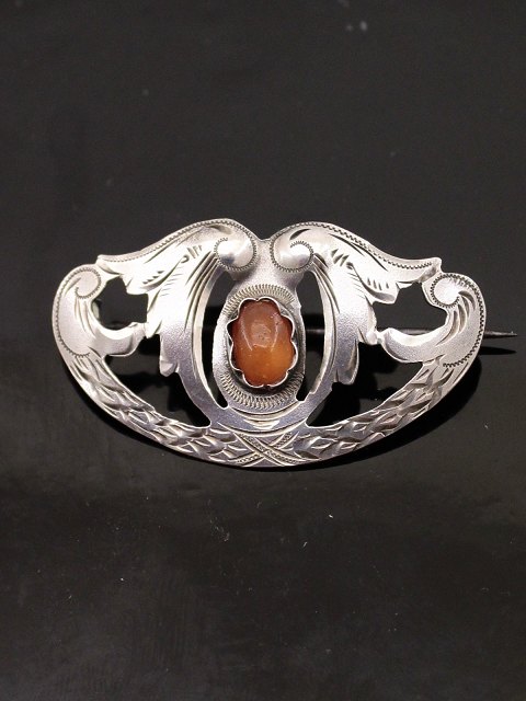 826 silver Art Nouveau brooch L. 4.2 cm. with amber
