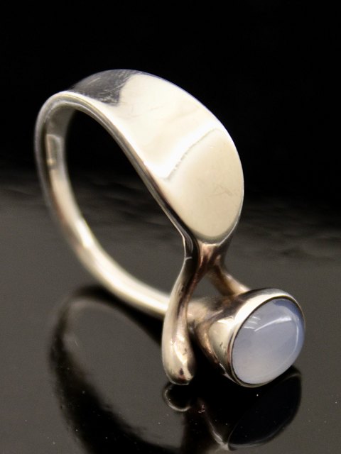 Ikonisk Georg Jensen vintage ring designet af Vivianna Turan Bülow-Hübe sterling 
sølv med månesten 
