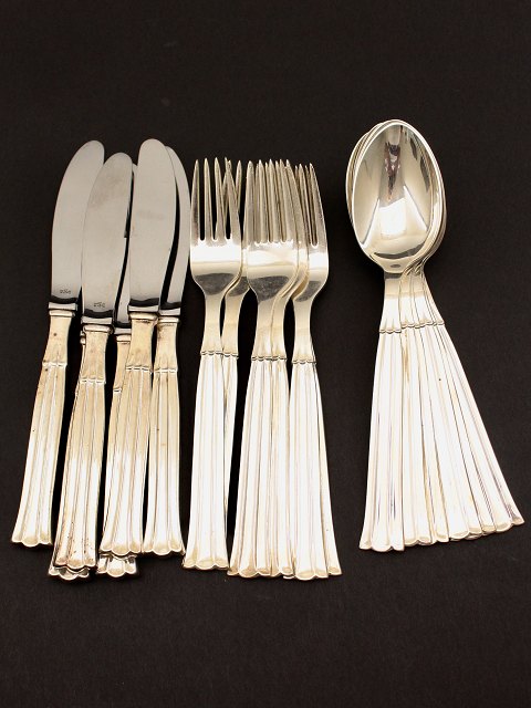 18 parts regent silver plated dinner cutlery