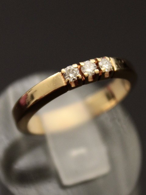 14 carat gold ring  with 3 brilliant-cut diamonds