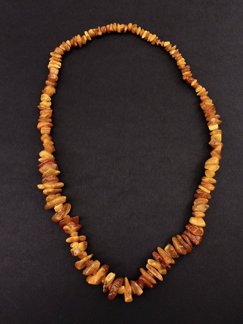 Necklace approx. 63 cm. with rough amber