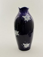 Blå keramik vase med blomster