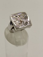 Sterling sølv ring  med perlemor og små diamanter. 