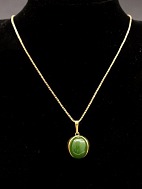 8 karat guld halskæde 46 cm. og vedhæng 1,9 x 1,8 cm. med jade