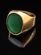 18 karat guld ring størrelse 64  vægt 9 gram med jade