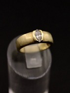 9 karat guld ring  med klar sten