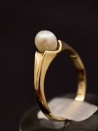 14 karat guld ring med ægte perle
