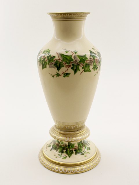 Royal Copenhagen vase med løv