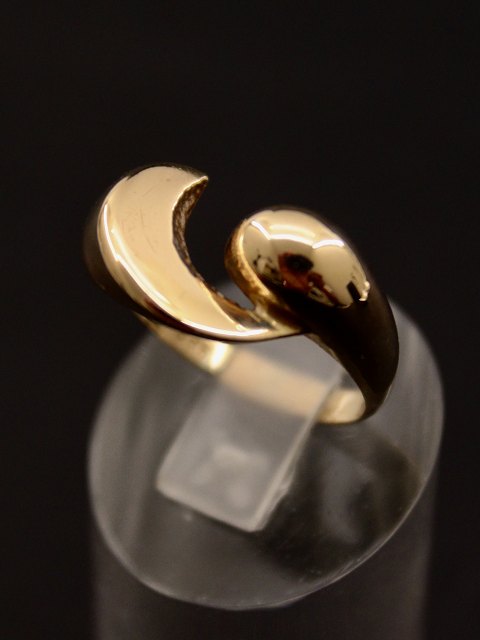 14 carat gold ring