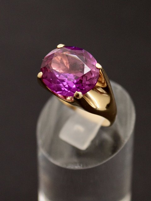 14 carat gold ring with amethyst